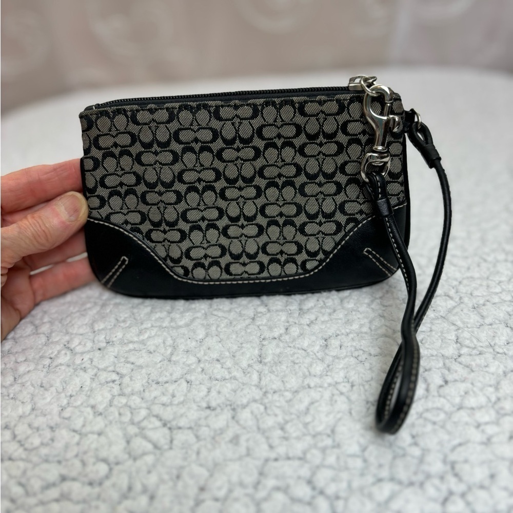 Coach Black Signature Fabric/Leather Wristlet - Picture 9 of 10